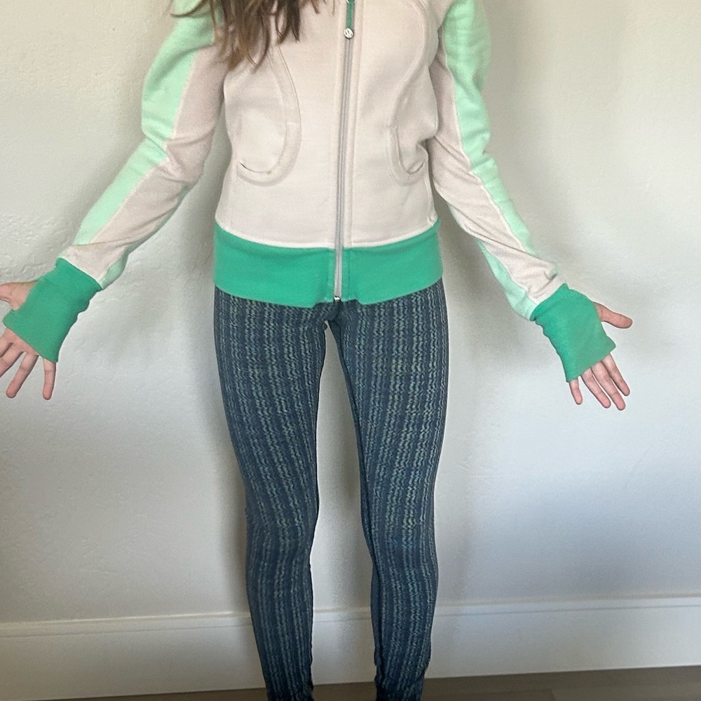 Stylish Lululemon Set with  Blue Patterned Women's Pants, cupped tank and sweats
